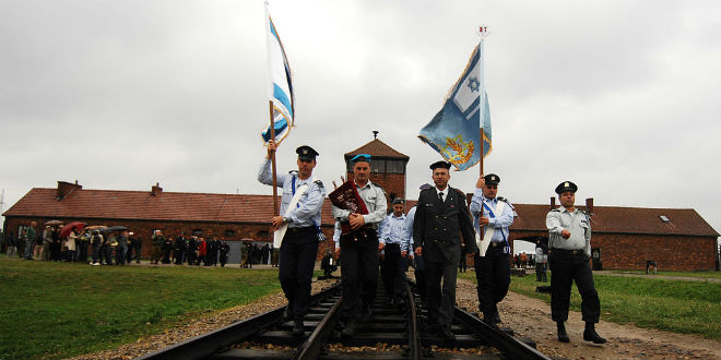 1024px-Flickr_-_Israel_Defense_Forces_-_IDF_Witnesses_in_Uniform_Delegation_March_Into_Auschwitz-Birkenau_Concentration_Camp