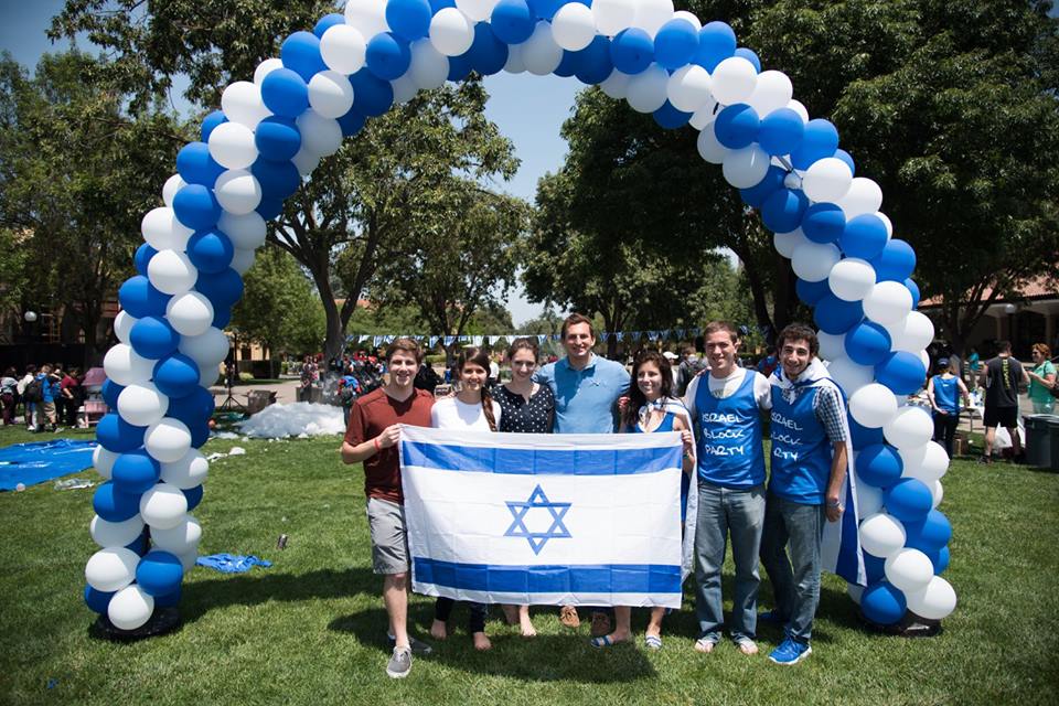 Students celebrate Yom Haatzmaut at Stanford University.