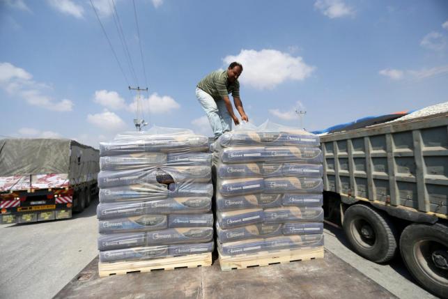 A Palestinian with a shipment of cement supplies from Israel to the southern Gaza Strip; May 23, 2016. Source: REUTERS/Ibraheem Abu Mustafa