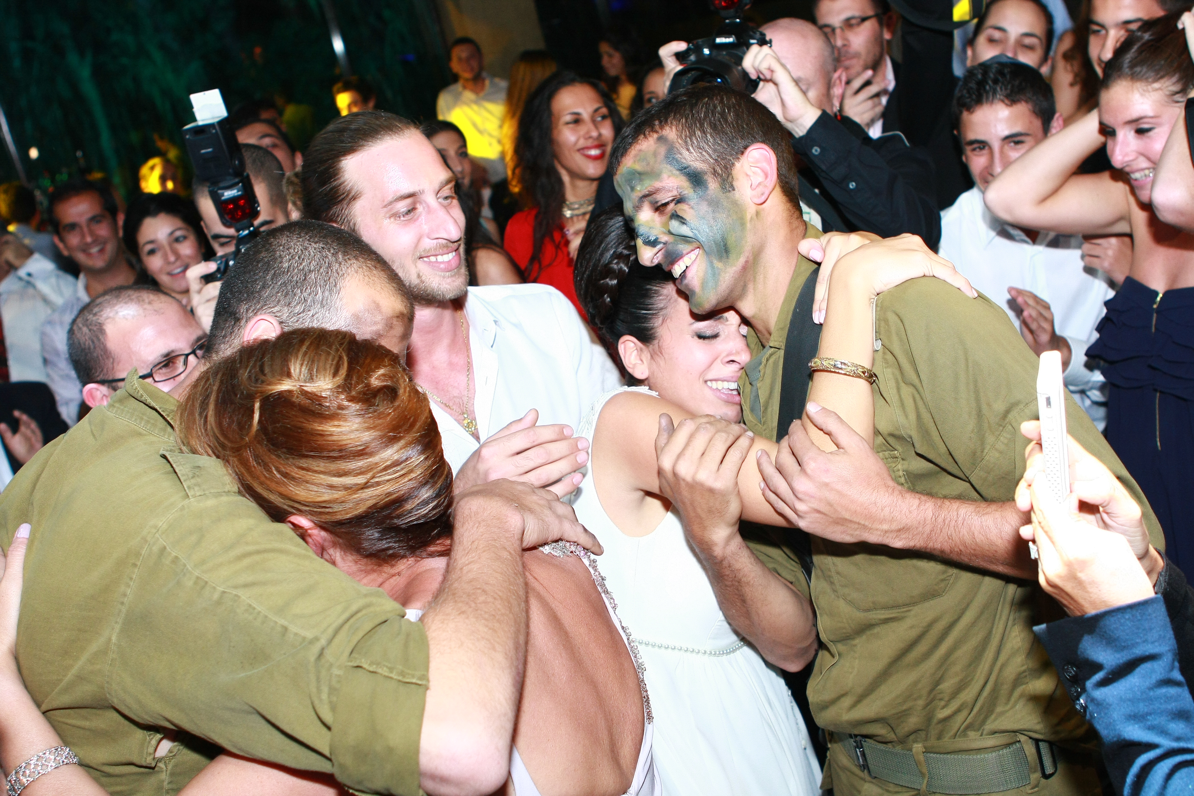 Two combat Nahal soldiers released from war for a few hours to attend sister's wedding. Source: idfblog.com