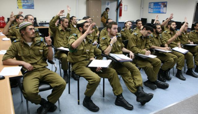 Haredi soldiers. Source: mycatbirdseat.com